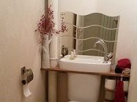Möbelmontage des WiCi Concept Handwaschbecken für WC - Frau P (FR - 36) - 2 auf 2